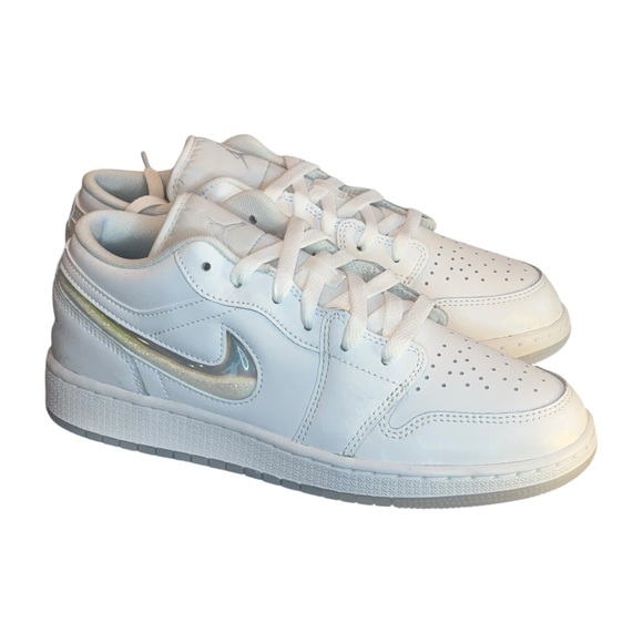 Grade School Air Jordan 1 Low SE “Glitter Swoosh” Size 8W/6.5 Y - Picture 1 of 5